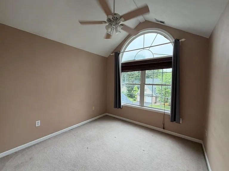 1410 Ashford Ct — Photo 26