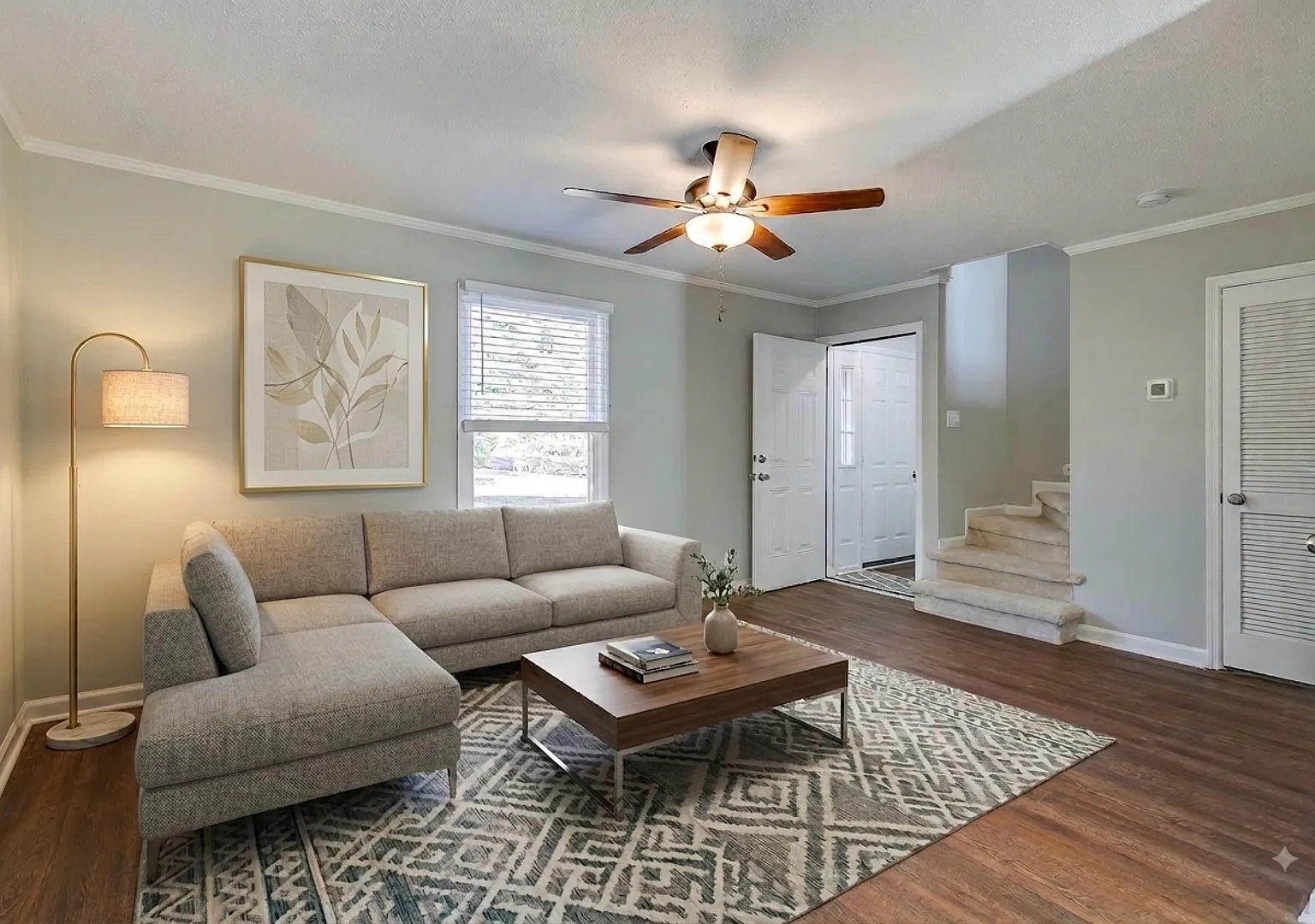 Beautifully Renovated Two Bedroom Duplex Close to Downtown! — Photo 3