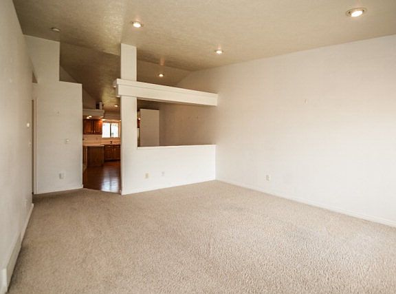 3rd image of 3061 E Stoneridge Cir