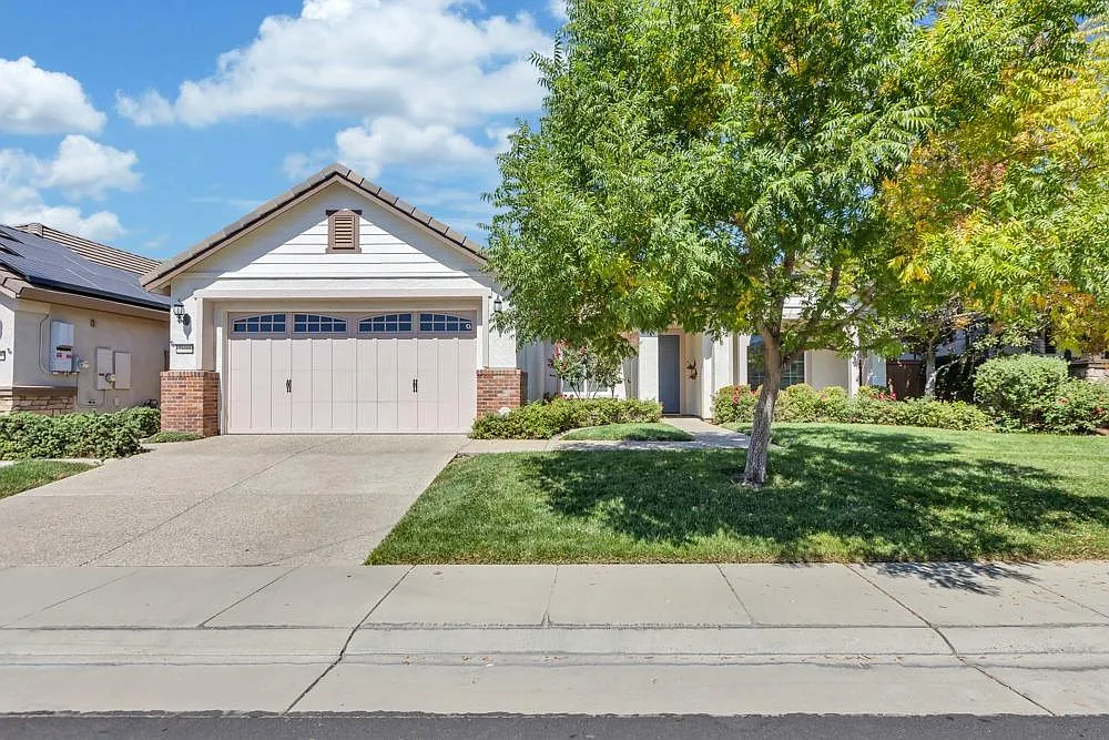 7609 Chatsworth Cir photo 1