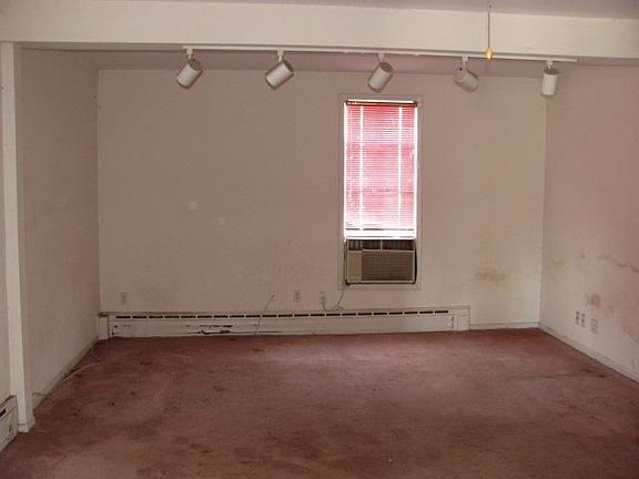 5th image of 222 S Oak Ave