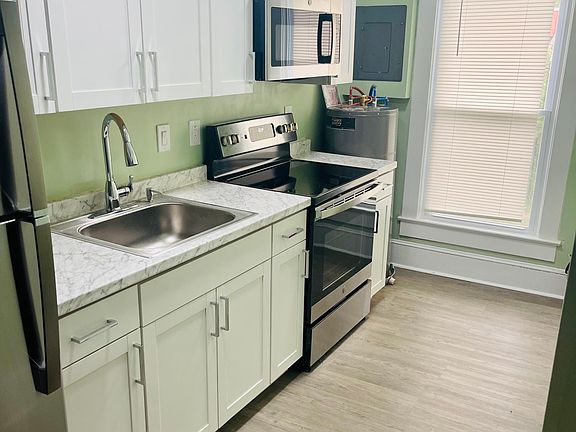 4th image of 633 Commercial Ave APT C