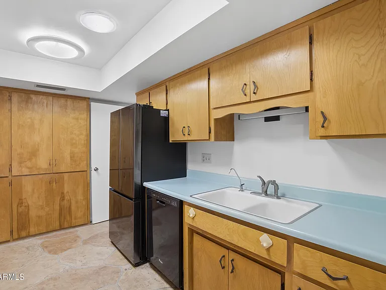 1014 E Balboa Cir — Photo 17