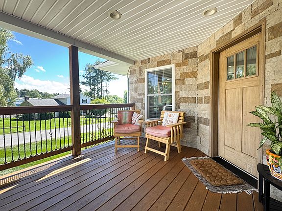 4th image of 114 Shady Oak Ln
