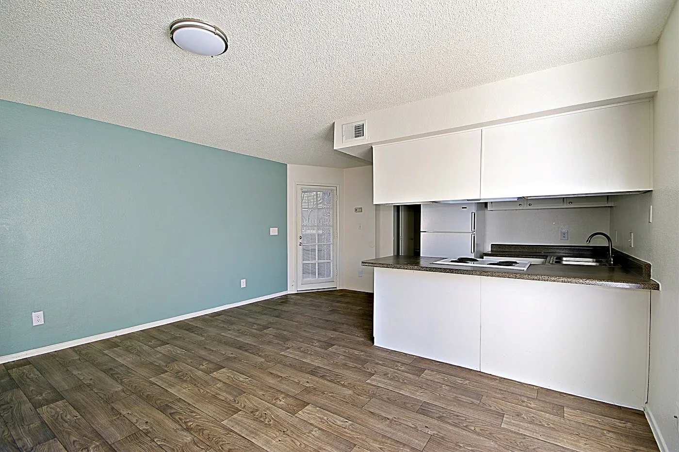Suite 16 — Photo 1