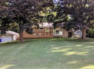 98 Grays Ln, Decatur, IL 62526