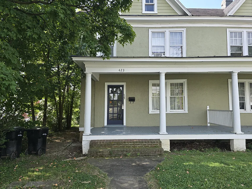 423 National Ave