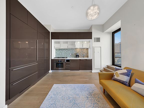 3rd image of 75 Wall St APT 37F
