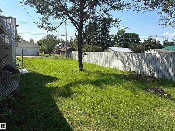 3rd image of 4620 Maria Dr E