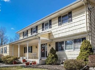 10 Hillock Ct, Huntington, NY 11743