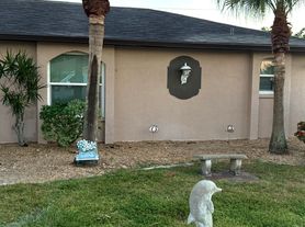 912 SE 13th St, Cape Coral, FL