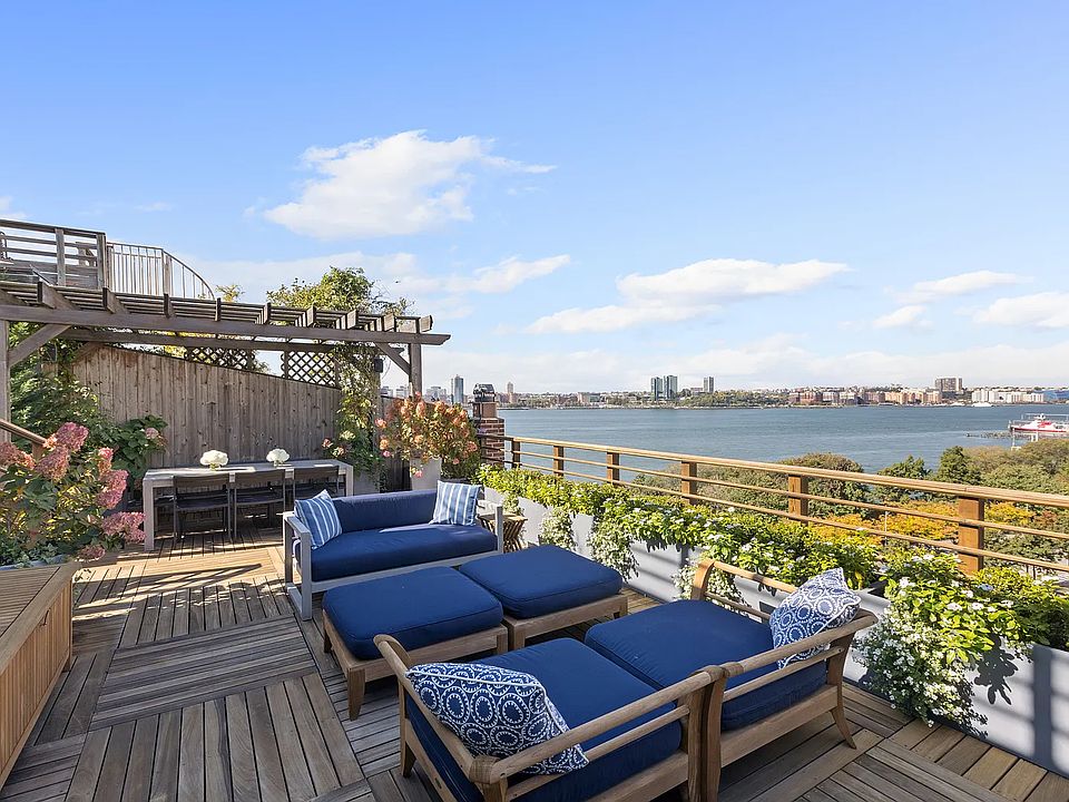 1st image of 166 Bank St Unit Penthouse C