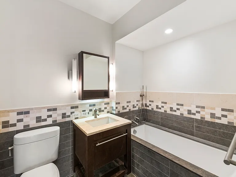 101 W 24th St #15H — Photo 8