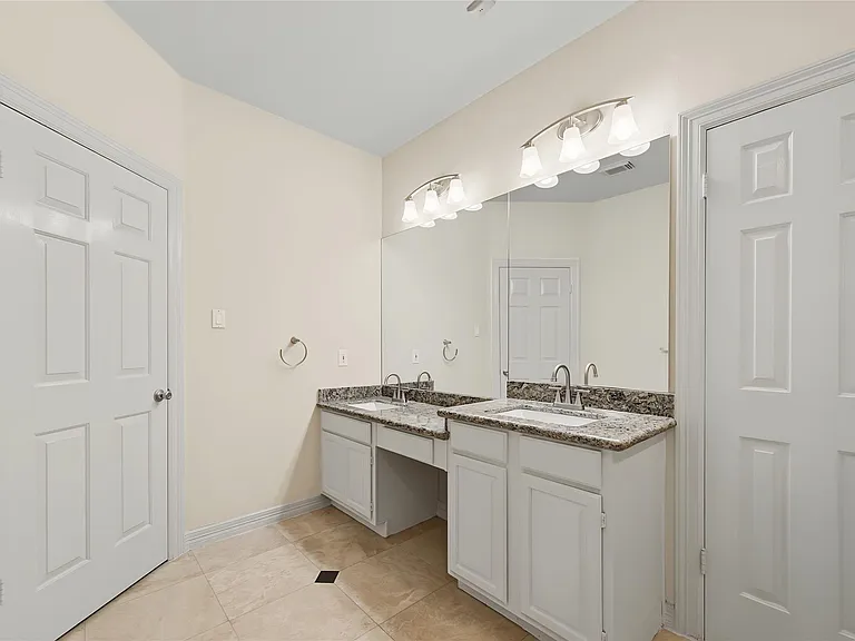 14135 Swallowfield Dr — Photo 18