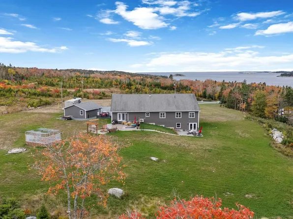 359 Seligs Rd, Halifax, NS B3T 2A8