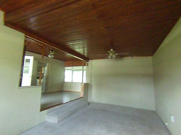 3rd image of 8 Catralina Dr