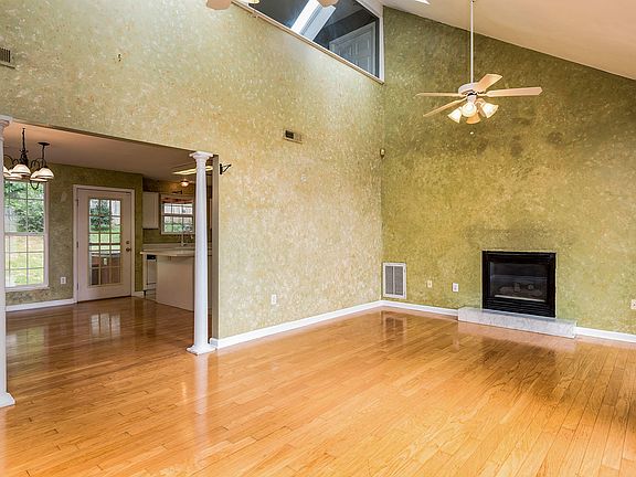 5th image of 1633 Banyan Way