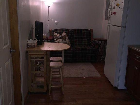 4th image of 15 Ashland St