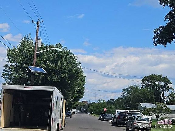 Exterior Neighborhood (street photo)