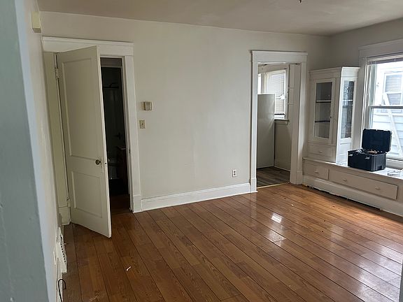 4th image of 3267 E 142nd St