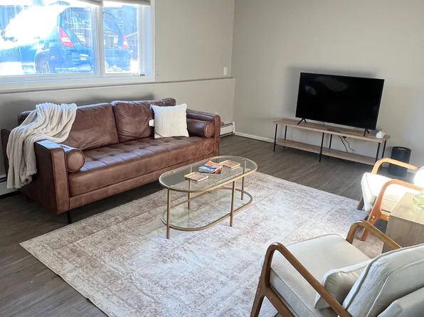 11539 Heritage Ct APT 10, Eagle River, AK 99577