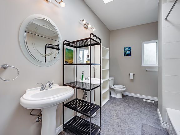 5th image of 1066 Bernard Pl