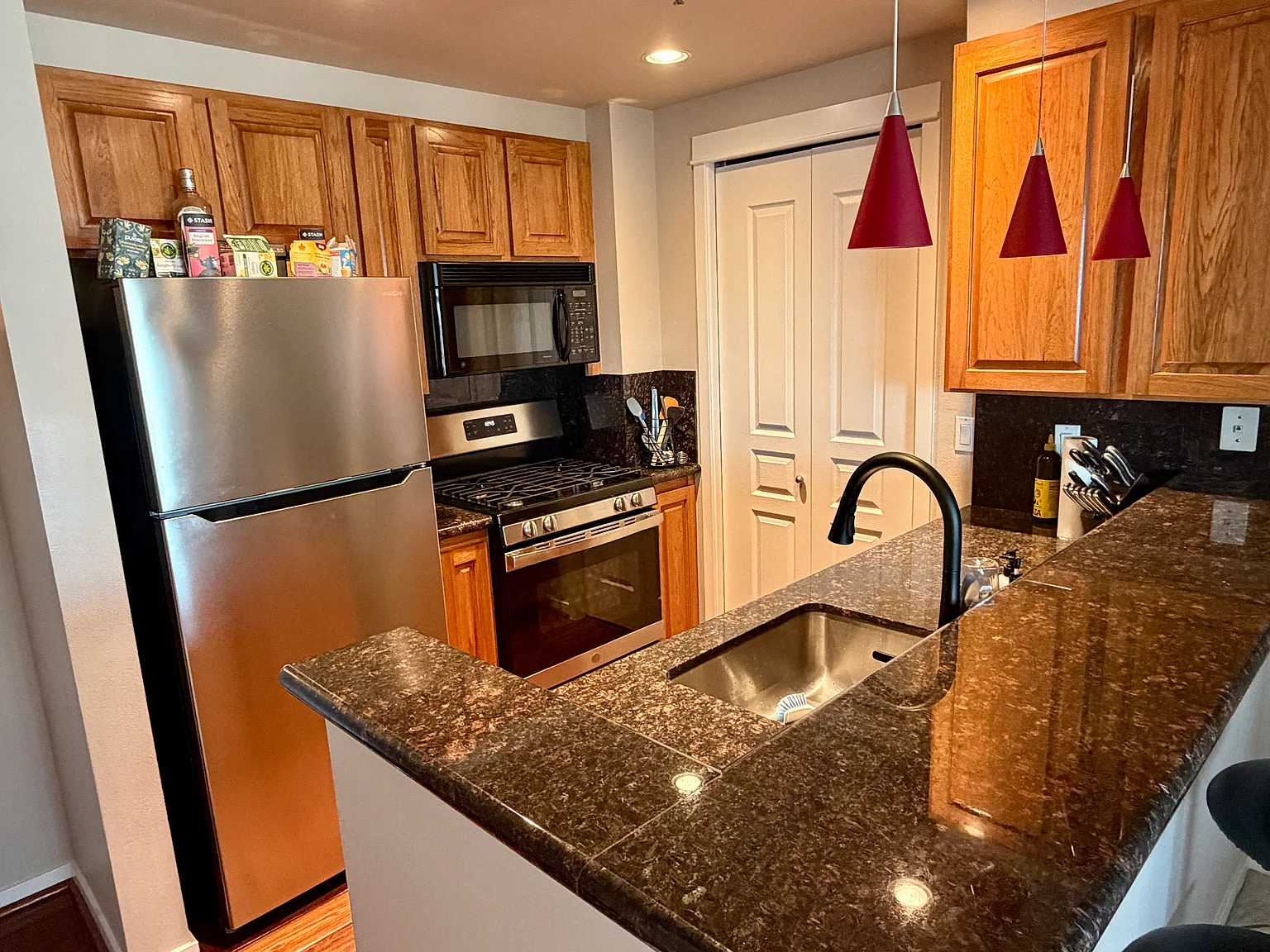 1 bed, 702 sqft, $3,000 — Photo 3