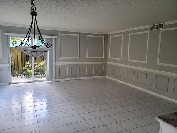 3rd image of 720 N Dixie Hwy APT 303