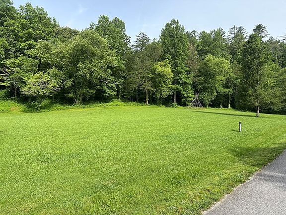 4th image of 44 Brasstown
