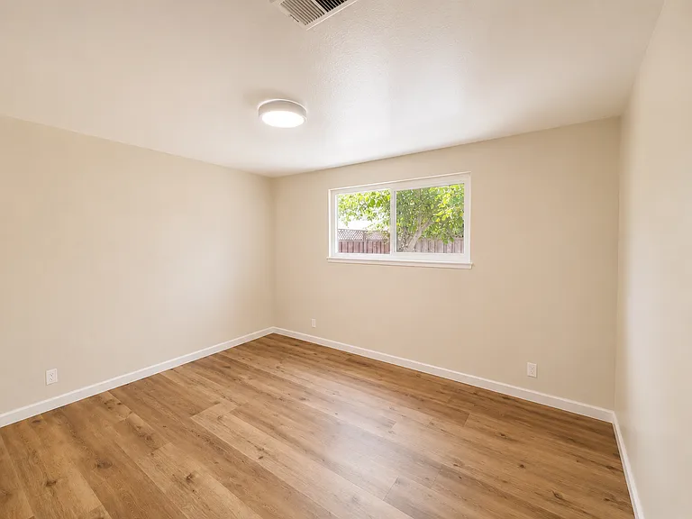 4953 Omar St — Photo 11