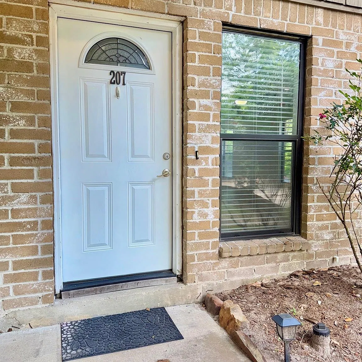 3 bed, 2.5 bath, 1320 sqft, $1,650 — Photo 3