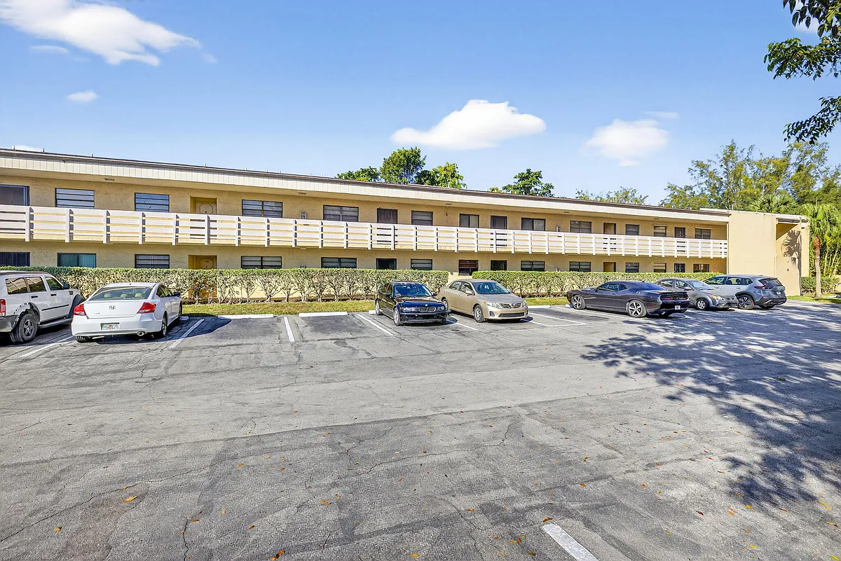Building Photo - 4491 Crystal Lake Dr #201A