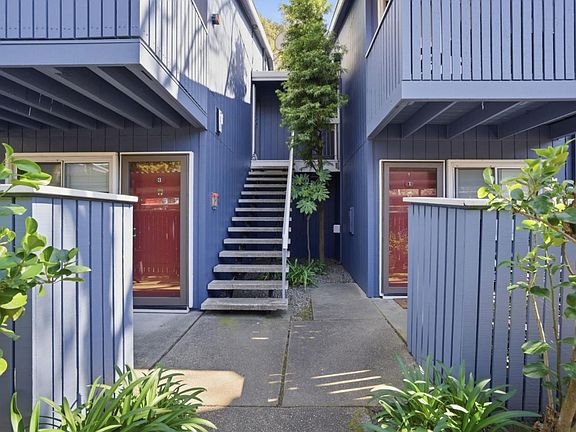4th image of 408 Boardwalk Ave APT 1