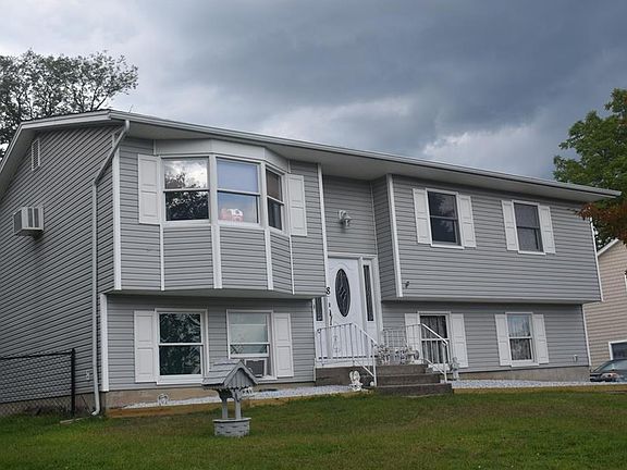2nd image of 8 Youngstown Ct