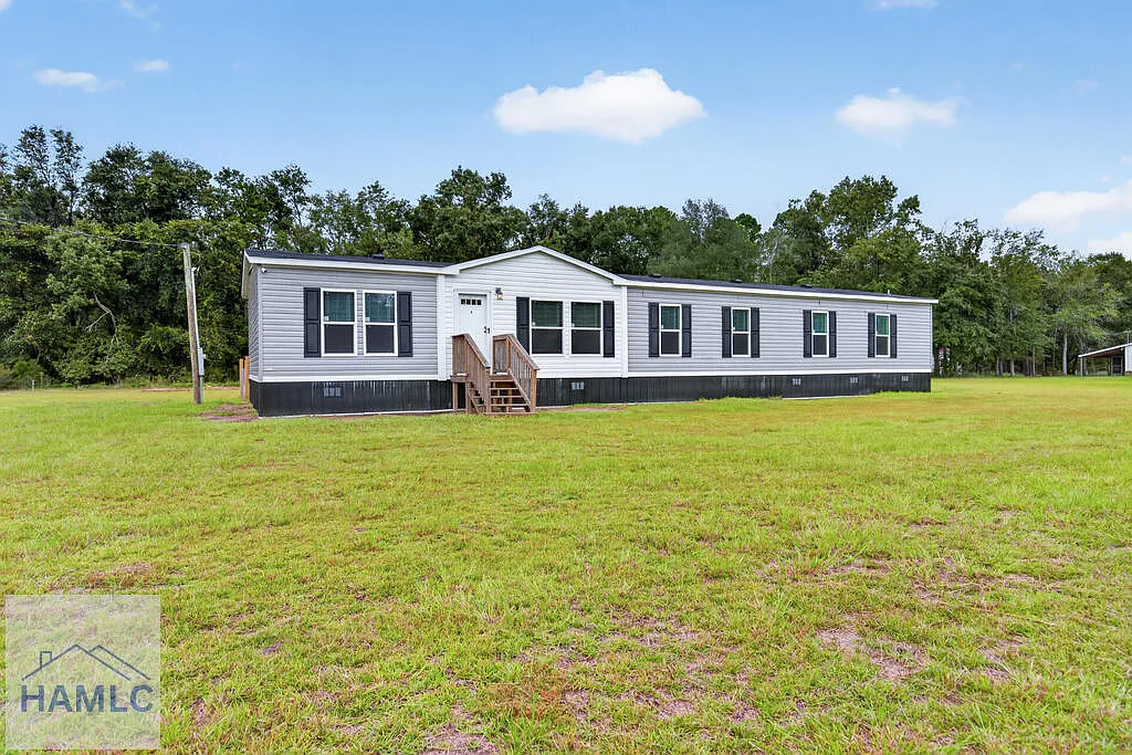 4 bed, 3.0 bath, 1976 sqft, $2,300 — Photo 2