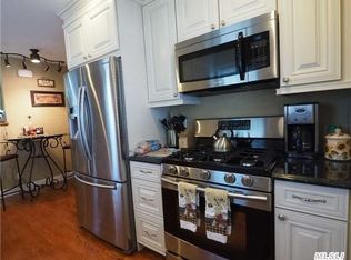 195 Chamberlin St, Oceanside, NY 11572