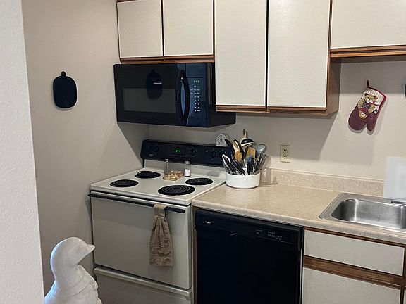 3rd image of 5000 S Nevada Ave #106