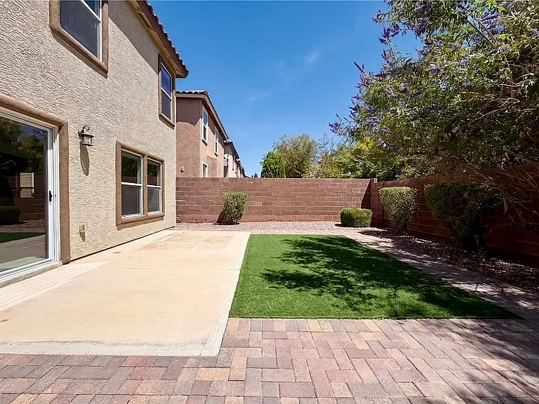 928 Purdy Lodge St — Photo 25