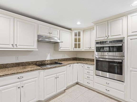 5th image of 5 Sterling Drive #1