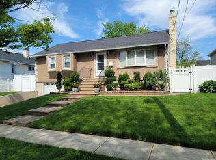 83 S Bay Ave, Freeport, NY 11520