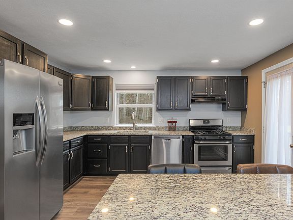 3rd image of 8 Linebrook Road