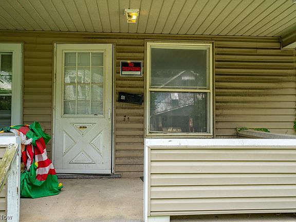 3rd image of 46-48 E Archwood Ave