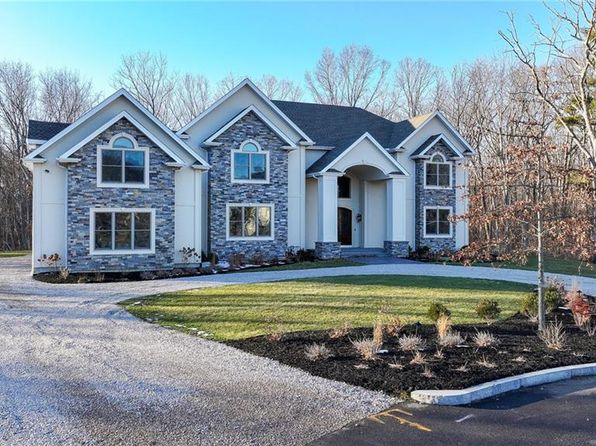7 Dennell Dr, Lincoln, RI 02865