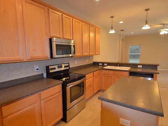 3rd image of 1231 Emerald Hill Way