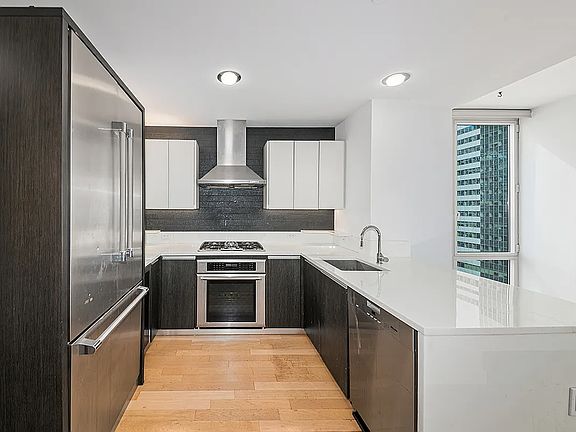 3rd image of 247 W 46th St APT 3005