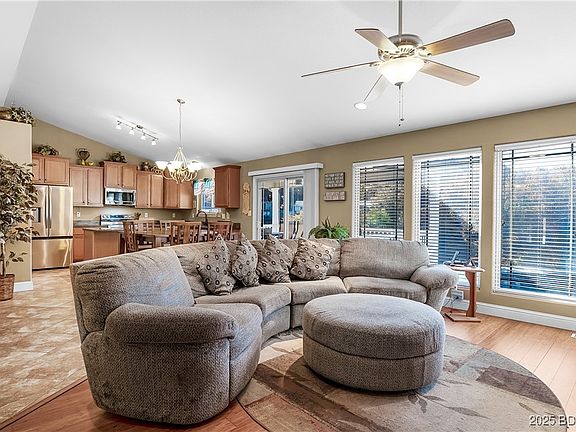 3rd image of 17832 Maplewood Cir