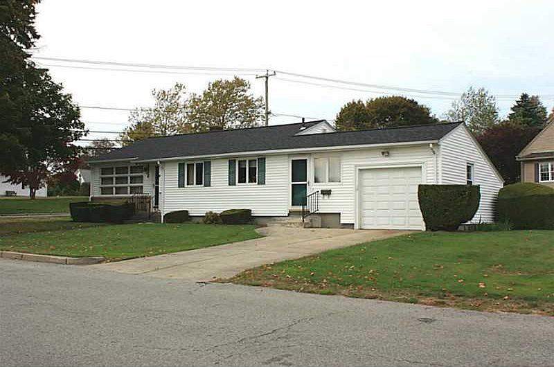 1st image of 4 Benjamin Dr