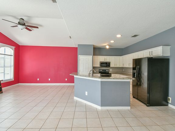 5th image of 831 Corvina Dr