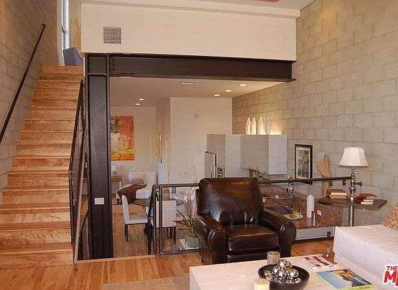 3rd image of 530 N Larchmont Blvd APT 1