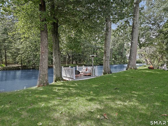 2nd image of 21 Woods Grove Road